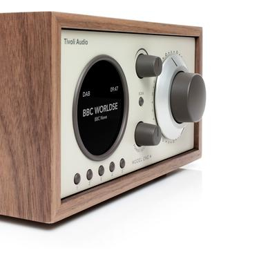 Tivoli Audio Model One+ Persoonlijk Analoog & digitaal Beige, Zilver, Walnoot