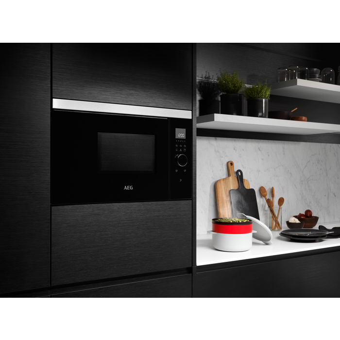 AEG MBB1756DEM Intégré Micro-onde combiné 17 L 800 W Acier inoxydable